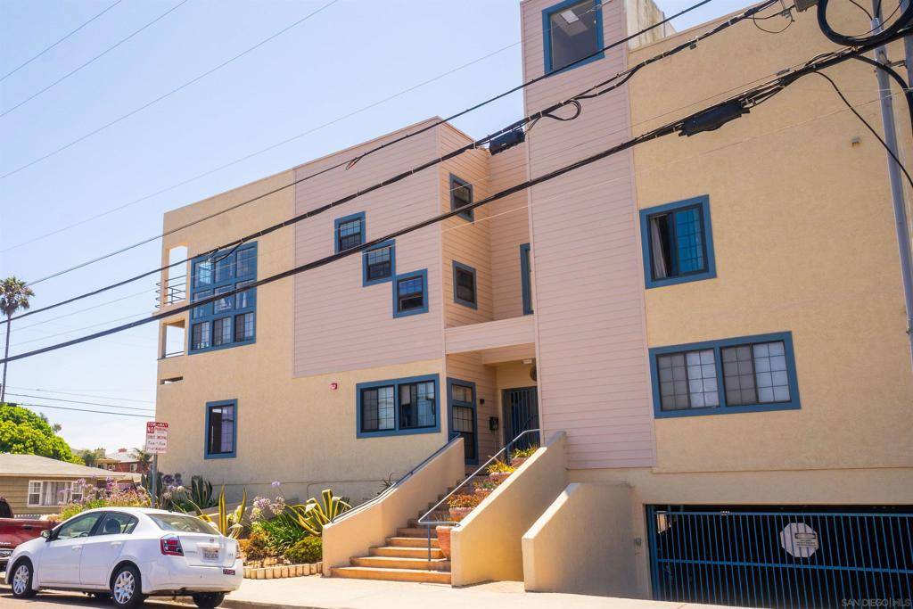Imperial Beach, CA 91932,270 Dahlia Ave #5