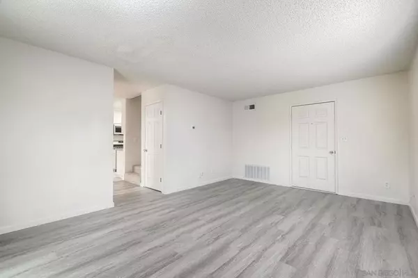 El Cajon, CA 92021,1415 17 Flag Ln