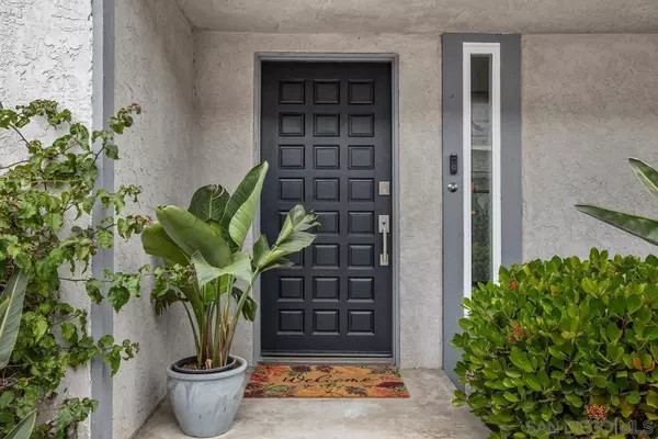 Carlsbad, CA 92009,2819 Unicornio St.