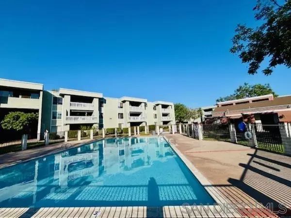 1040 E Washington Ave #33, Escondido, CA 92025
