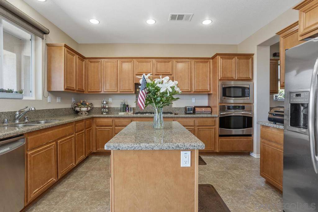 Oceanside, CA 92057,1079 Vista Pointe Blvd