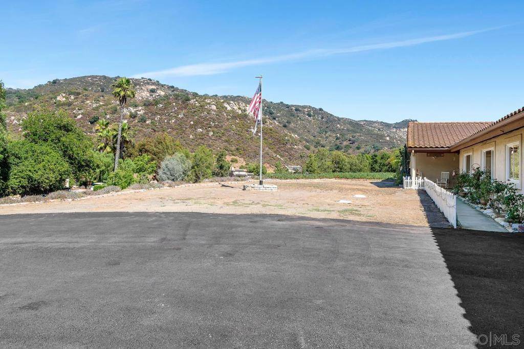 Escondido, CA 92026,25980 Forest Dr