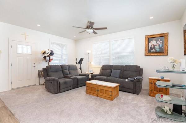 Escondido, CA 92027,2300 E Valley Pkwy SPC 125