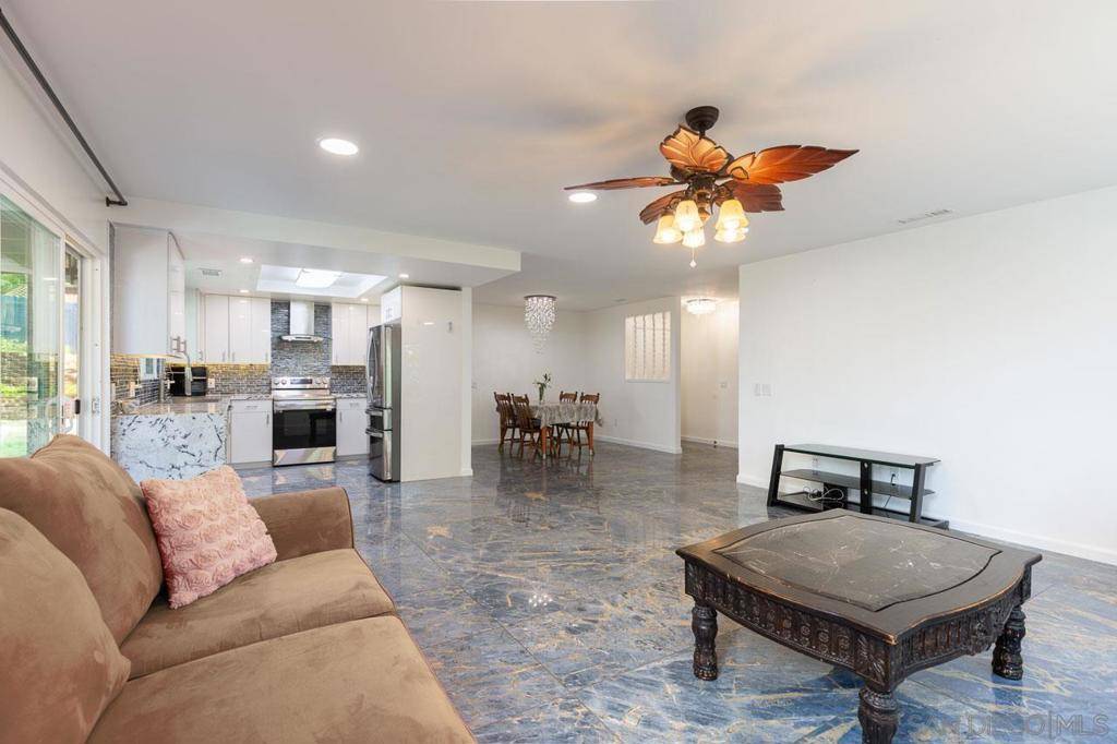 12274 Gay Rio Dr, Lakeside, CA 92040