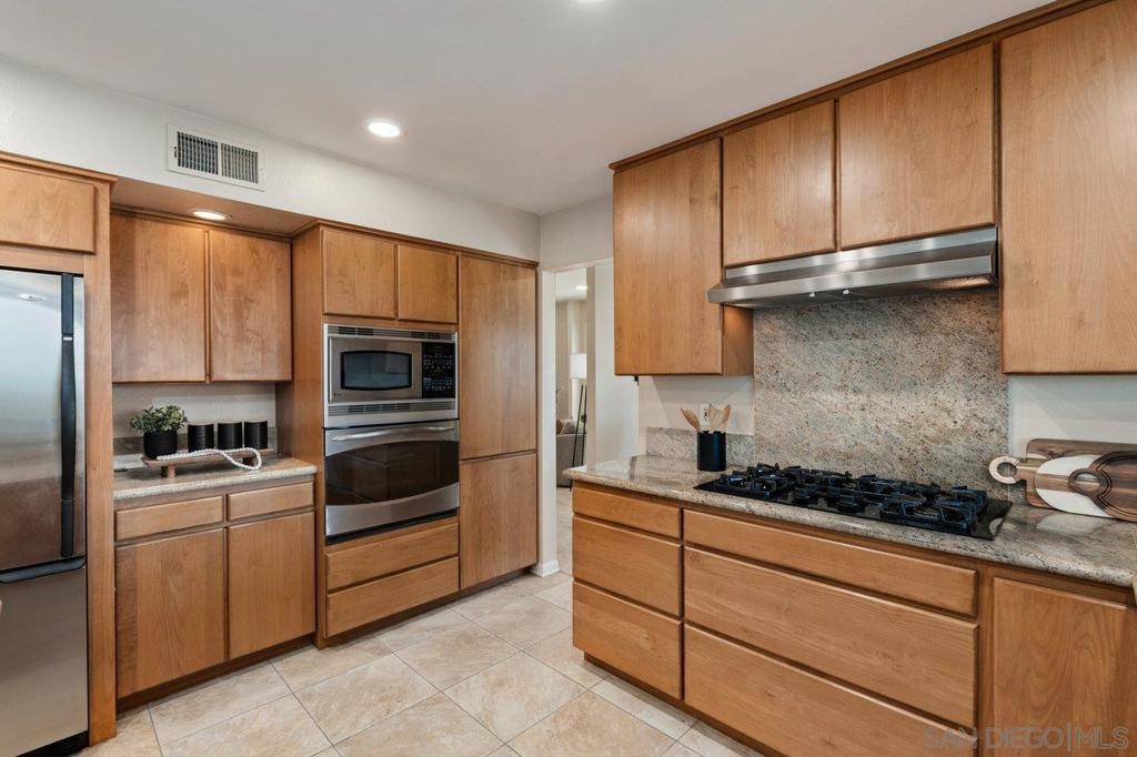 San Diego, CA 92120,6184 Del Paso Ave