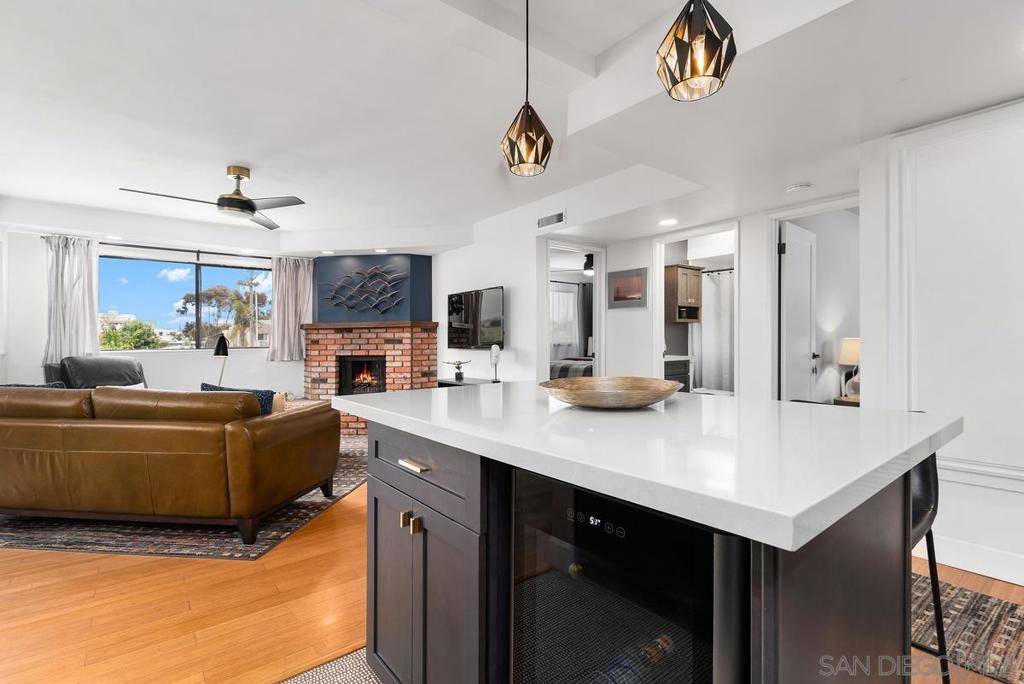 San Diego, CA 92103,4055 Falcon St #205