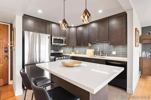 San Diego, CA 92103,4055 Falcon St #205