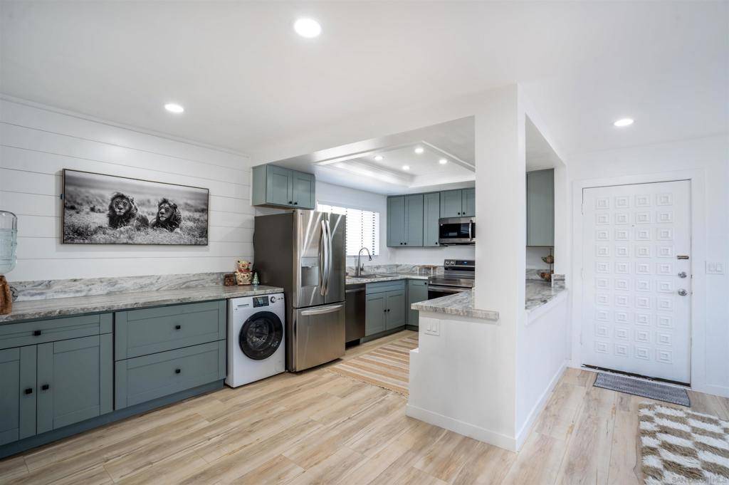 Oceanside, CA 92056,3407 Del Este Way