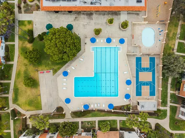 San Diego, CA 92117,4186 Balboa Way