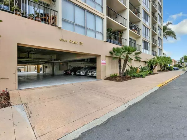 San Diego, CA 92109,4944 Cass St #409
