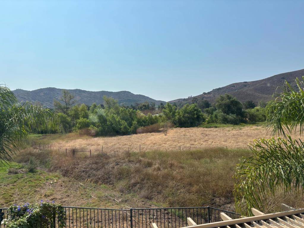 2476 Fallbrook Pl, Escondido, CA 92027