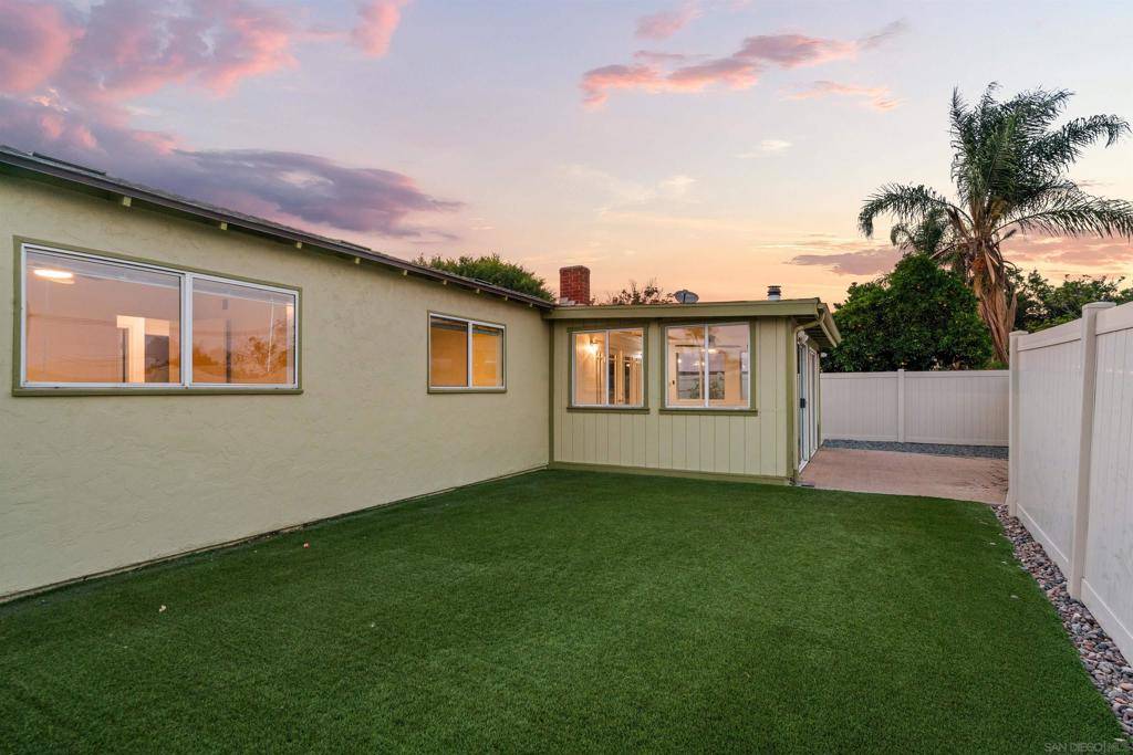Santee, CA 92071,9447 Medina Dr