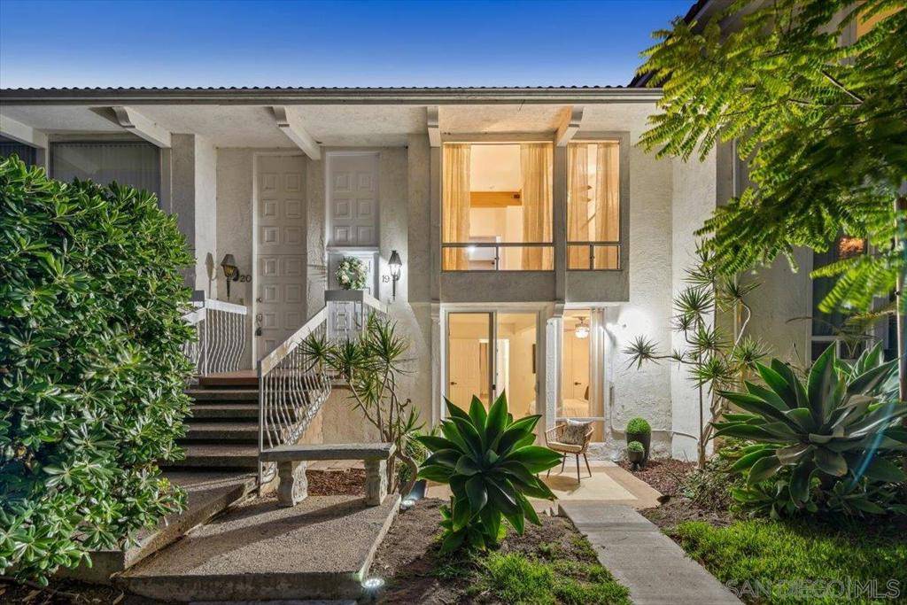 Carlsbad, CA 92009,2335 Caringa Way #19