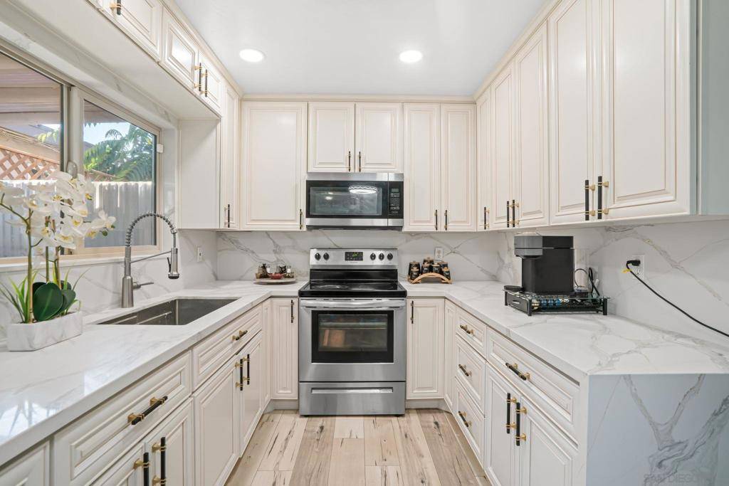 El Cajon, CA 92020,267 S Mollison Ave #9