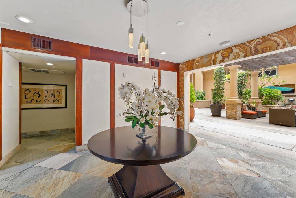 San Diego, CA 92101,301 W G St #112