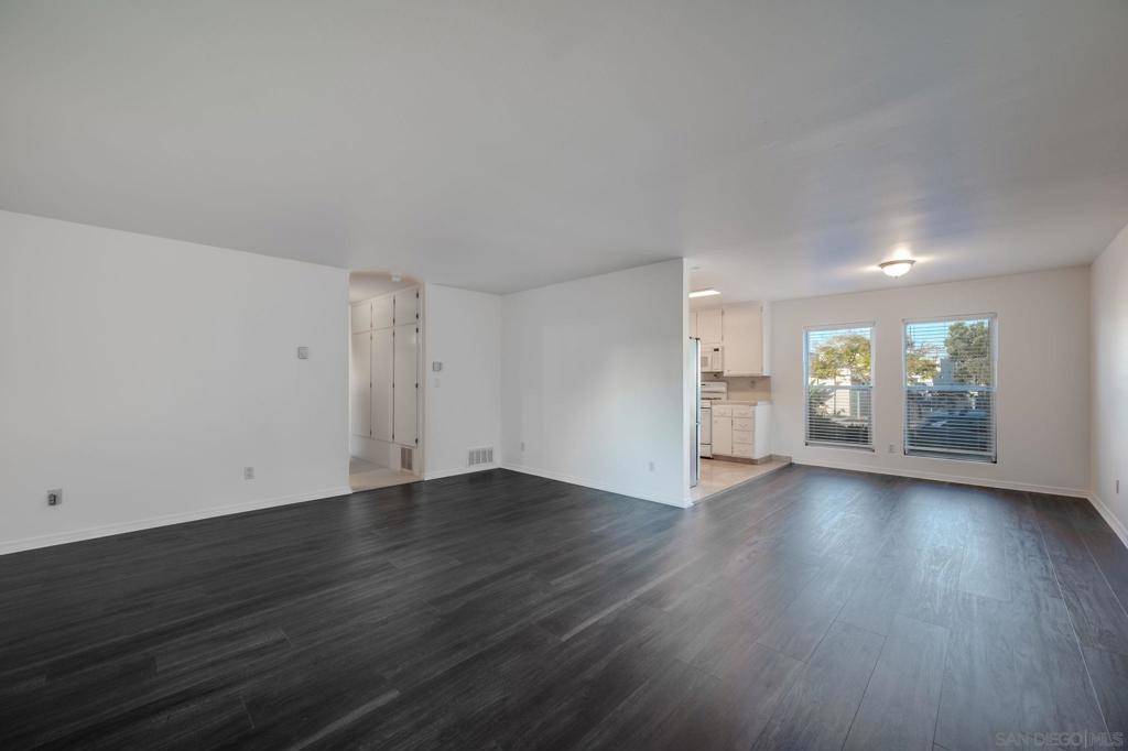 San Diego, CA 92117,4851 Cole St #1