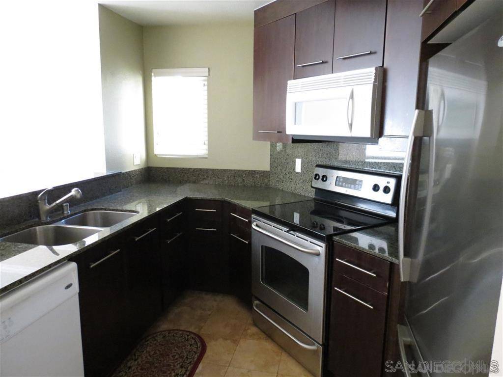 San Diego, CA 92122,7565 Charmant Dr #505