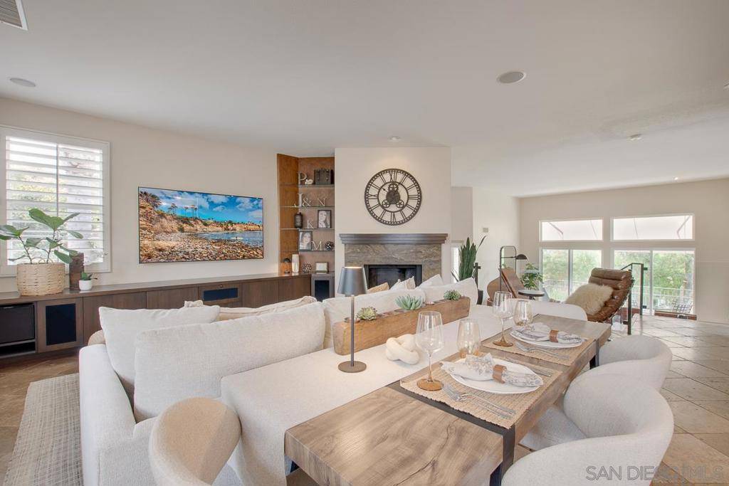 La Jolla, CA 92037,2537 Carriagedale Row