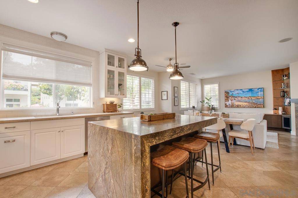 La Jolla, CA 92037,2537 Carriagedale Row