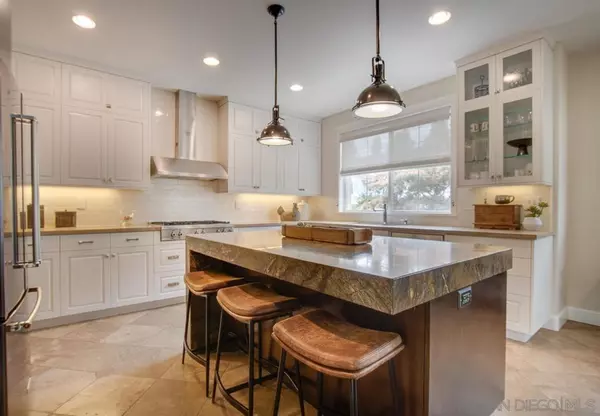 La Jolla, CA 92037,2537 Carriagedale Row