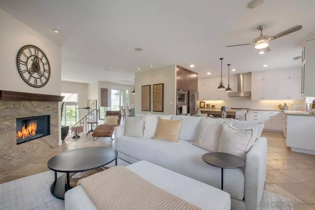 La Jolla, CA 92037,2537 Carriagedale Row