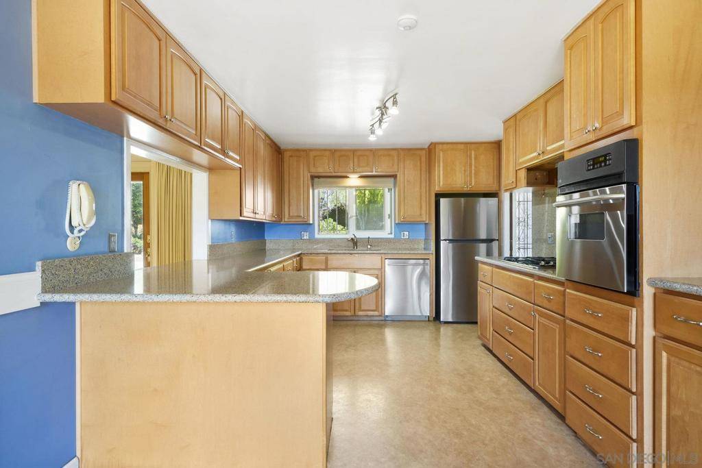 San Diego, CA 92107,3992 La Cresta Dr