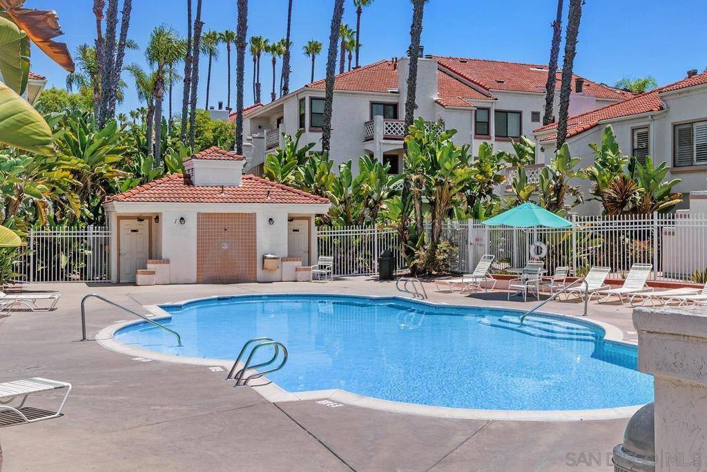 San Diego, CA 92129,9366 Twin Trails Dr #204