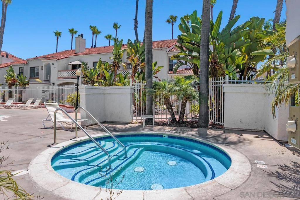 San Diego, CA 92129,9366 Twin Trails Dr #204