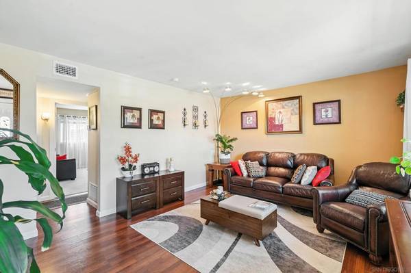 Oceanside, CA 92057,253 Holiday Way