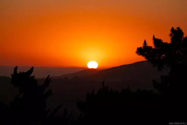 13671 Orchard Gate Rd, Poway, CA 92064