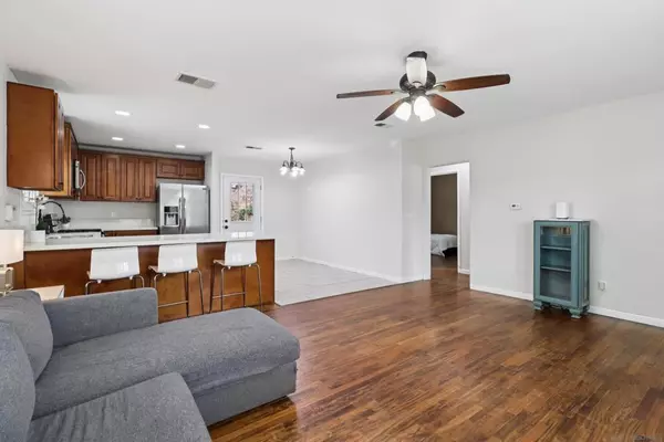 La Mesa, CA 91942,7282 University Ave