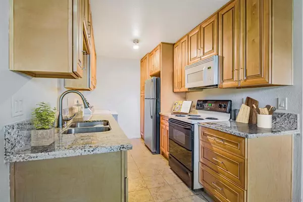 8067 Camino Kiosco, San Diego, CA 92122