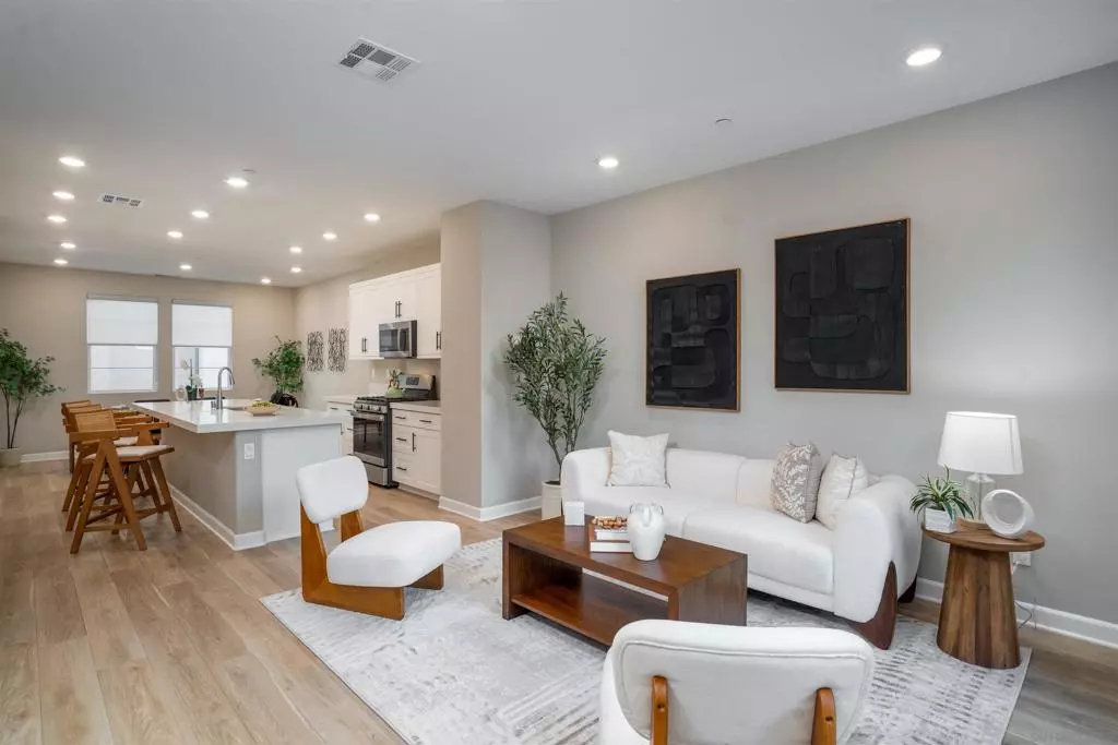 San Marcos, CA 92078,1221 Sunrise View #103