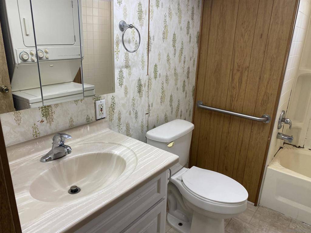 Oceanside, CA 92054,900 N Cleveland #89