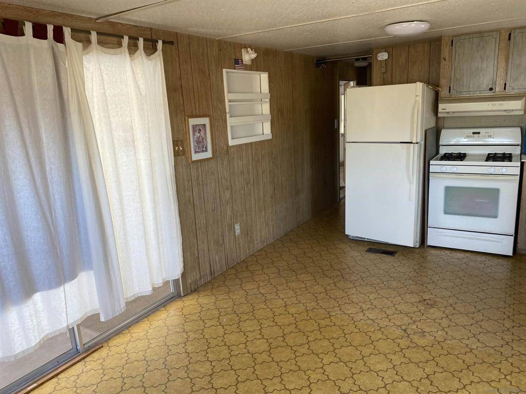 Oceanside, CA 92054,900 N Cleveland #89