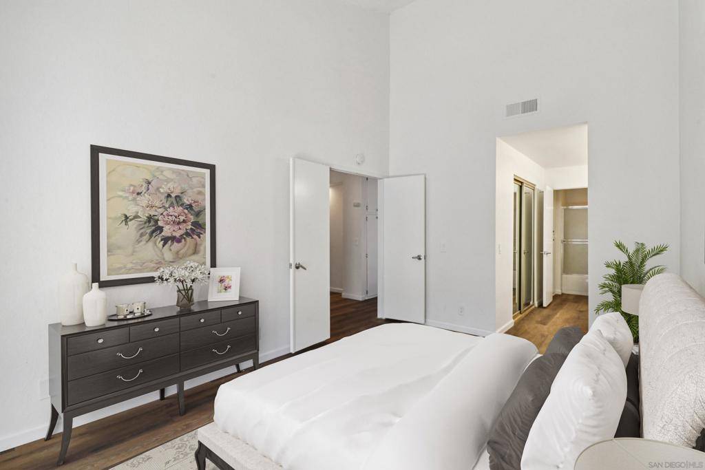 San Diego, CA 92122,4064 Crystal Dawn Ln #206