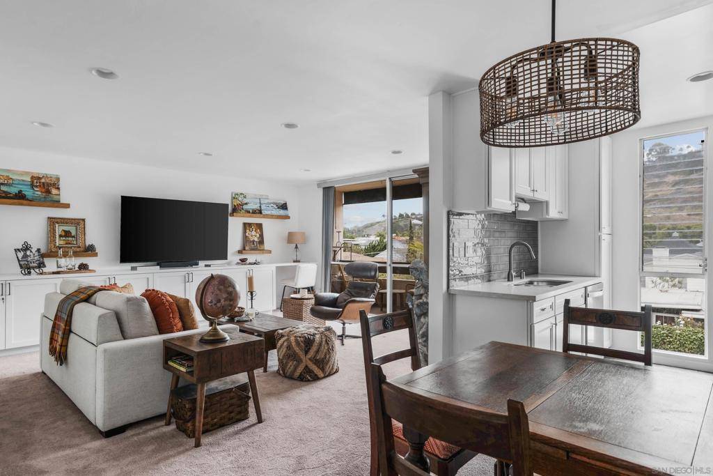 La Jolla, CA 92037,6455 La Jolla Blvd #246