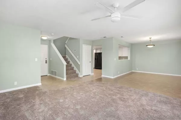 Carlsbad, CA 92009,6568 Corte La Paz