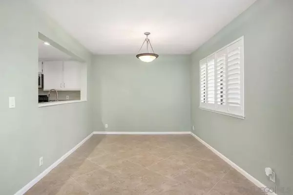 Carlsbad, CA 92009,6568 Corte La Paz