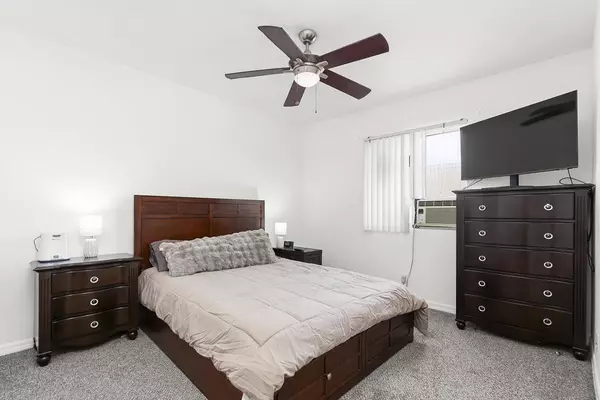 El Cajon, CA 92020,605 S MOLLISON #205