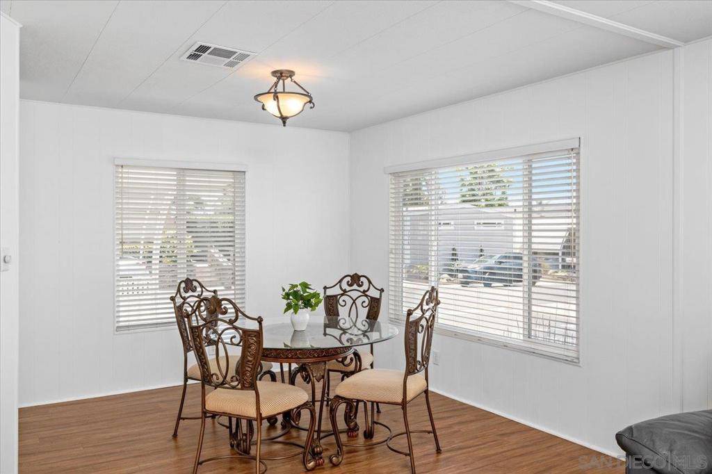 Carlsbad, CA 92011,7318 San Benito #364