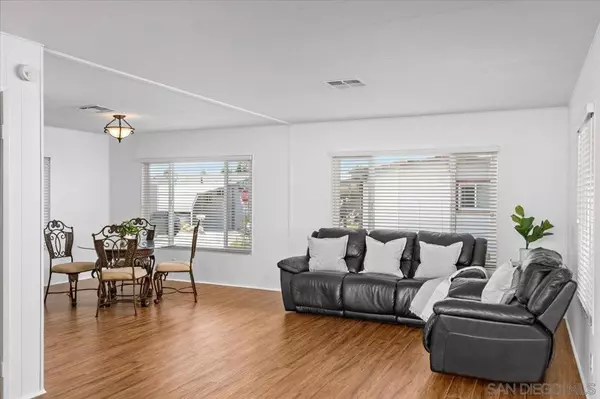 Carlsbad, CA 92011,7318 San Benito #364