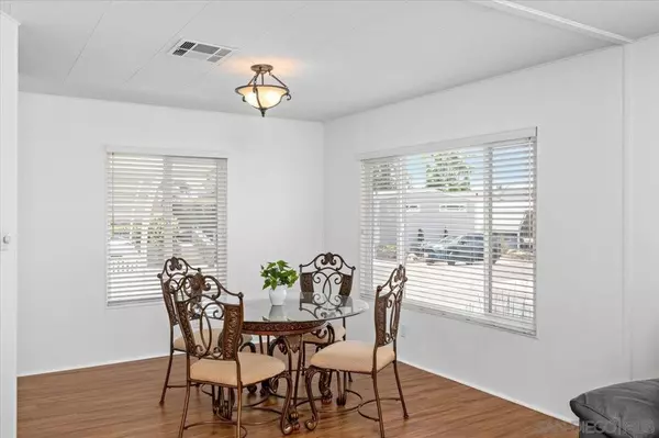 Carlsbad, CA 92011,7318 San Benito #364