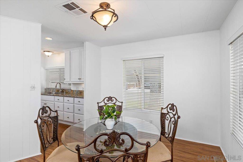 Carlsbad, CA 92011,7318 San Benito #364