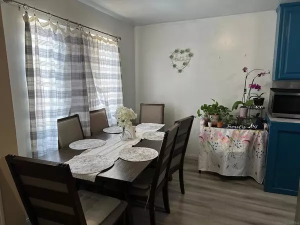 Ramona, CA 92065,742 A St #1