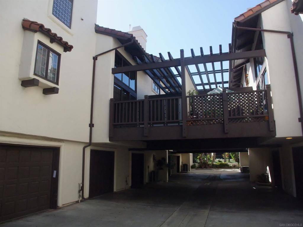 La Jolla, CA 92037,8614 Villa La Jolla Dr #2