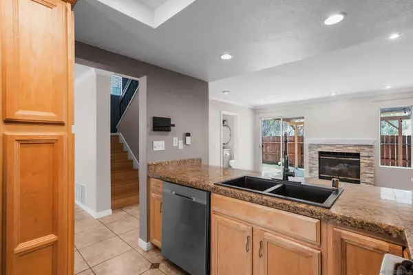 San Diego, CA 92139,1984 Manzana Way