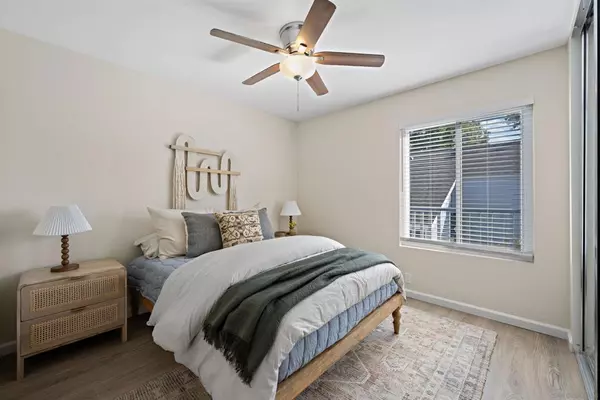 Oceanside, CA 92054,410 S Freeman St #10