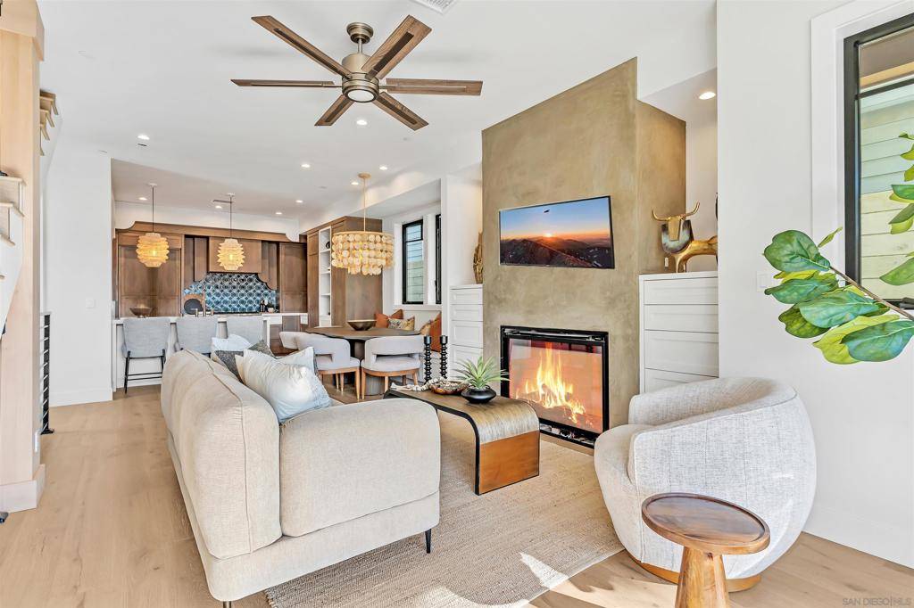 Coronado, CA 92118,847 G Avenue