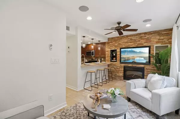 San Diego, CA 92110,5736 Lauretta St #2